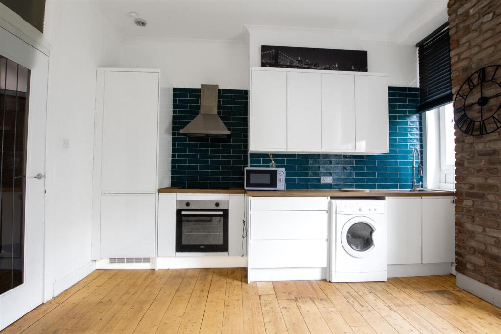 Kitchen 1.jpg