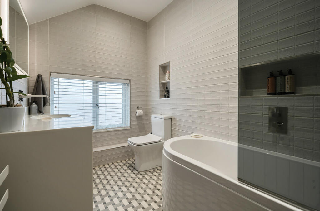 6728d13fdbade-l-1208827 (8)