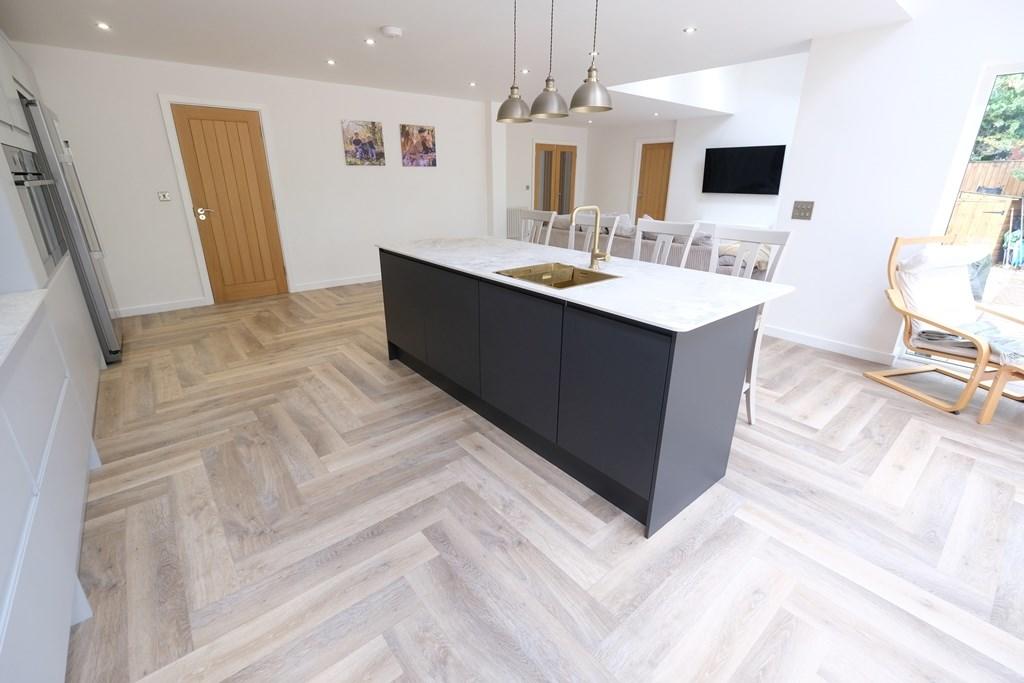 OPEN PLAN ROOM