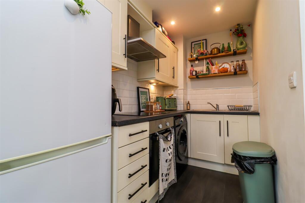 KITCHEN/DINER/LOUNGE