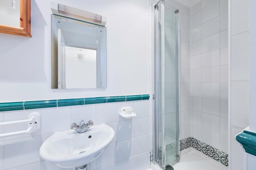 CORNER FARM CLOSE, 4 - (3).jpg