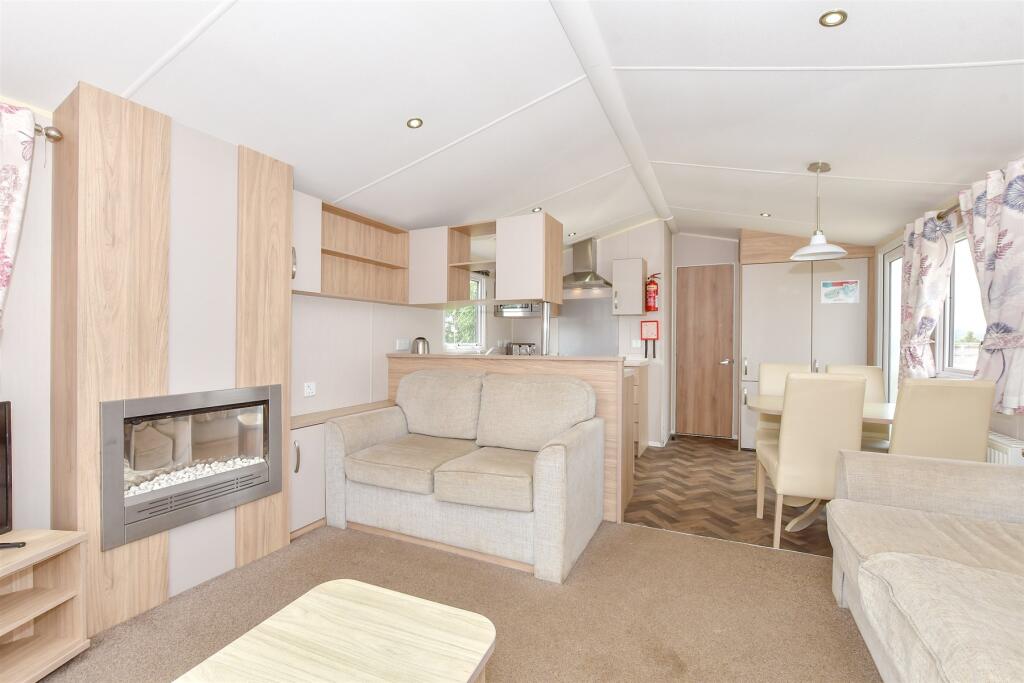 Lounge/Kitchen