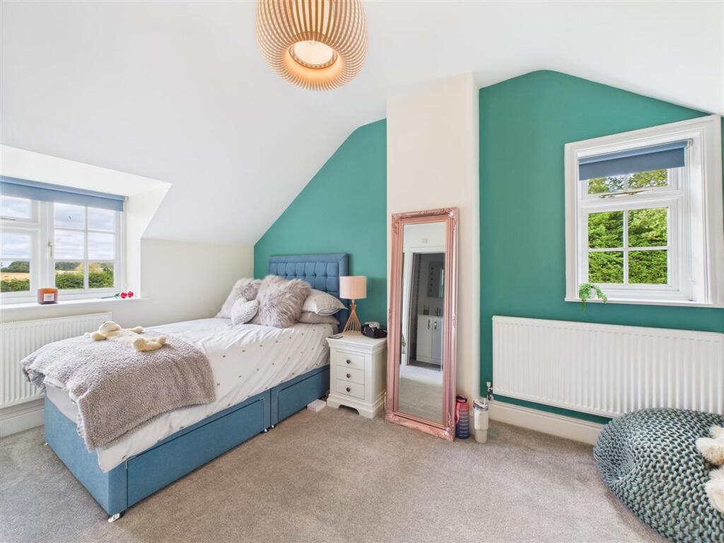 BEDROOM 2