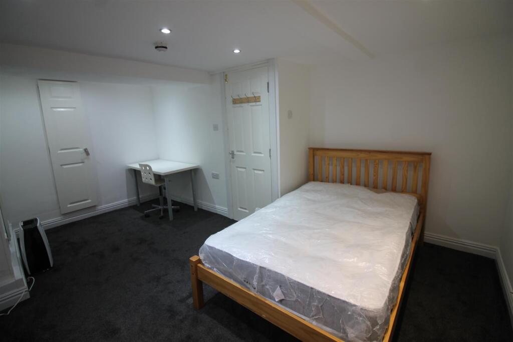 7AT- Bedroom 2.JPG