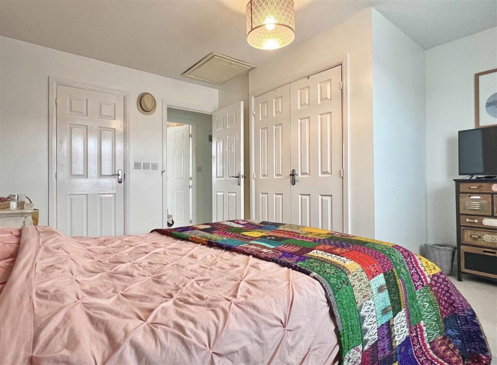 Bed 1b.jpg