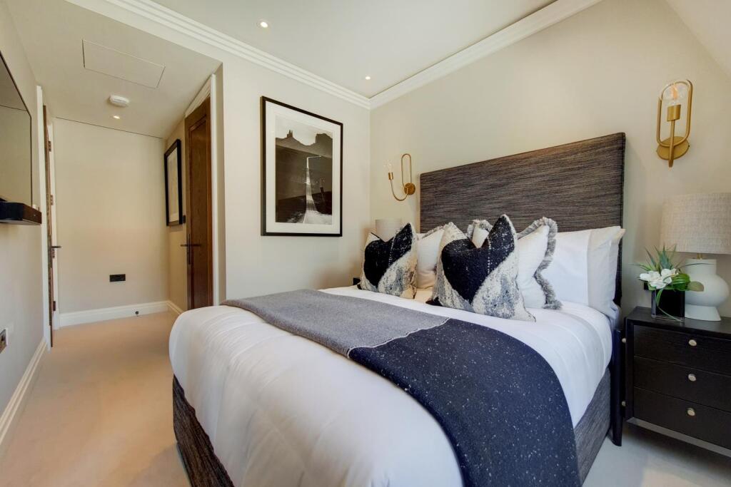4_Main Bedroom-0.jpg