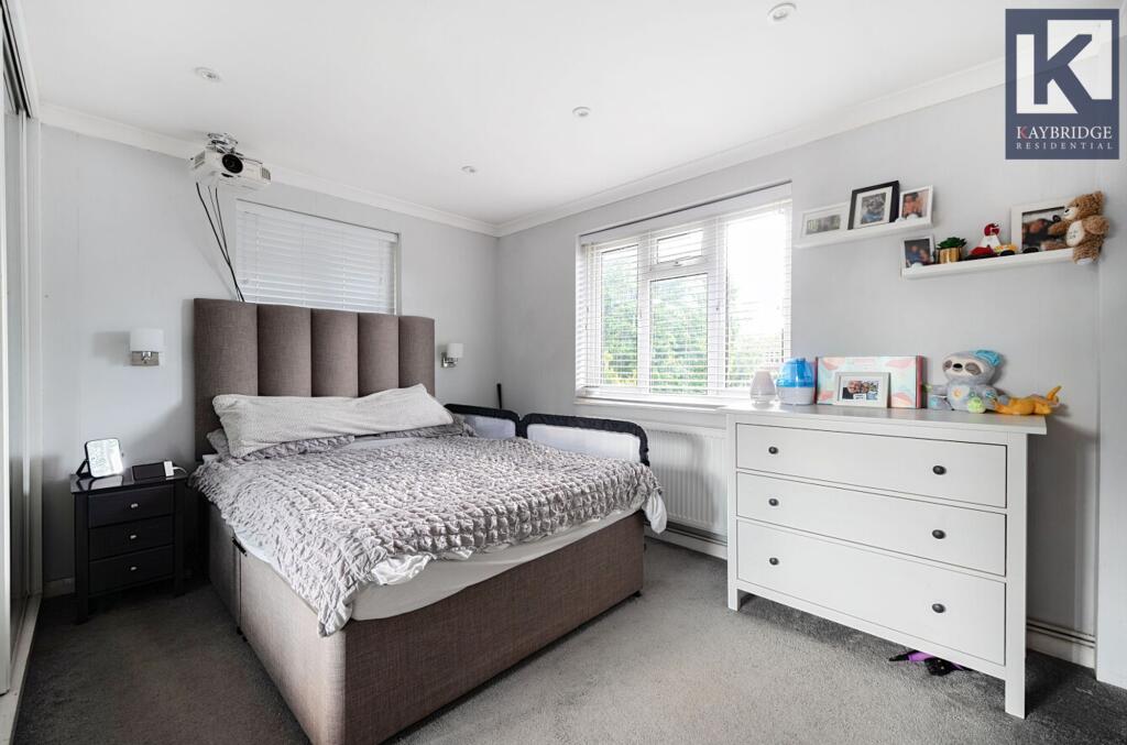 Ardrossan Gardens, KT4 7AZ