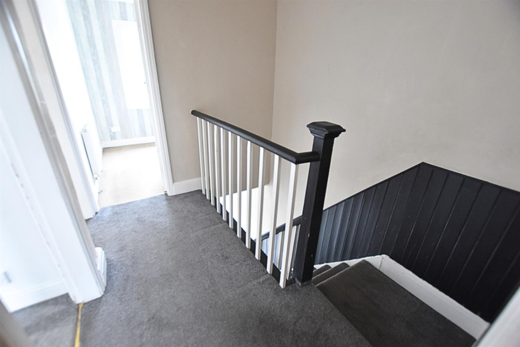 FIRST FLOOR LANDING