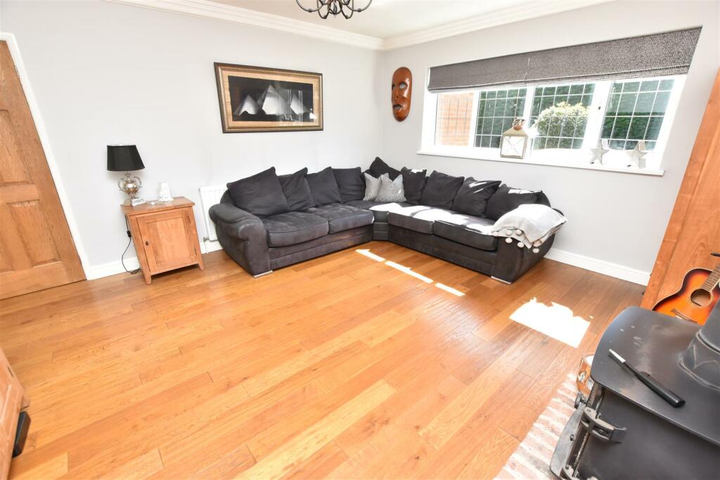 REAR SITTING ROOM