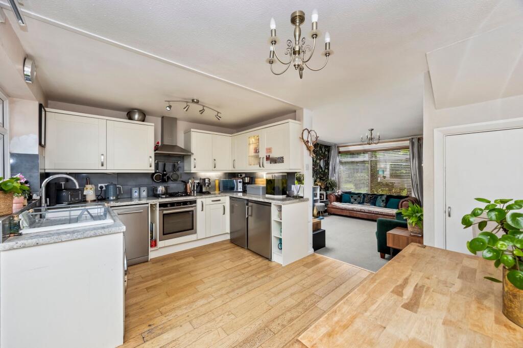 Kitchen/ Dining Room