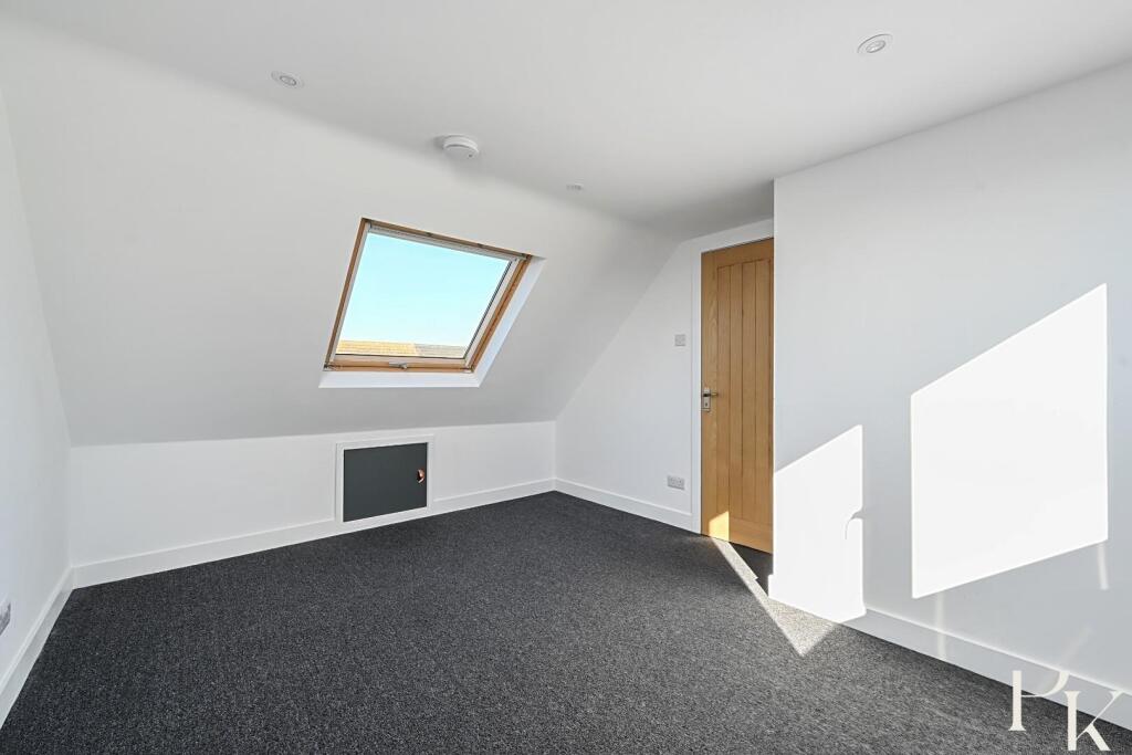 12 Brambledean Road, bn41 (19).jpg