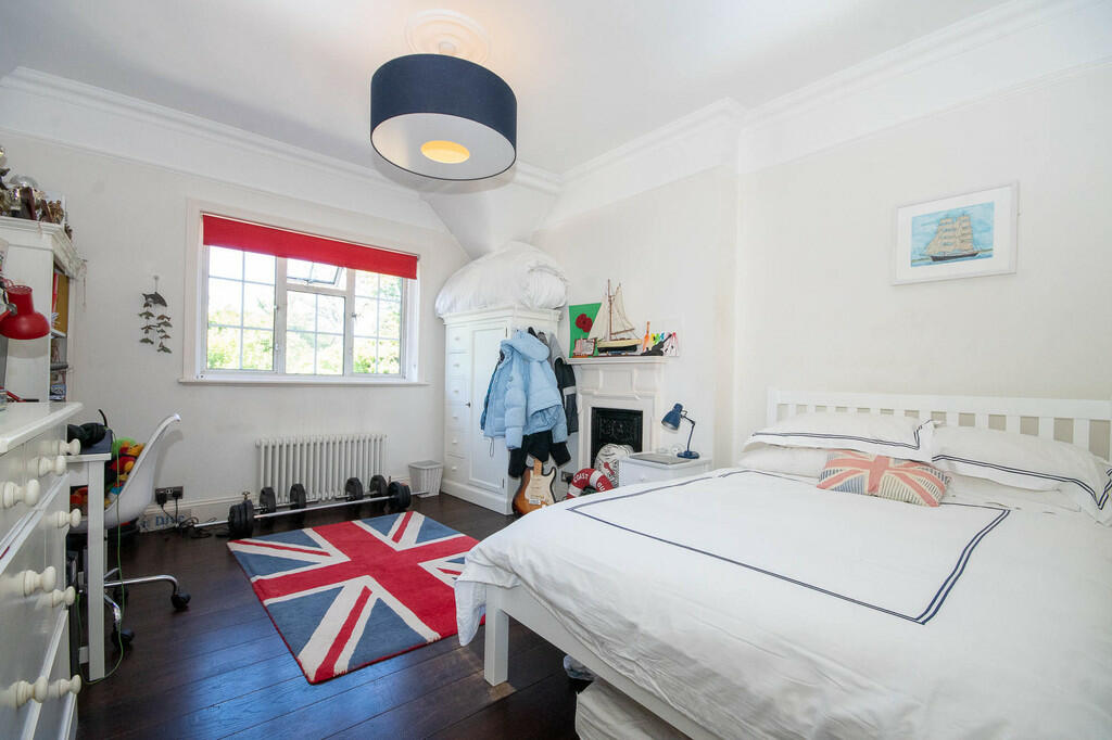 IMG_391349_15_lar...