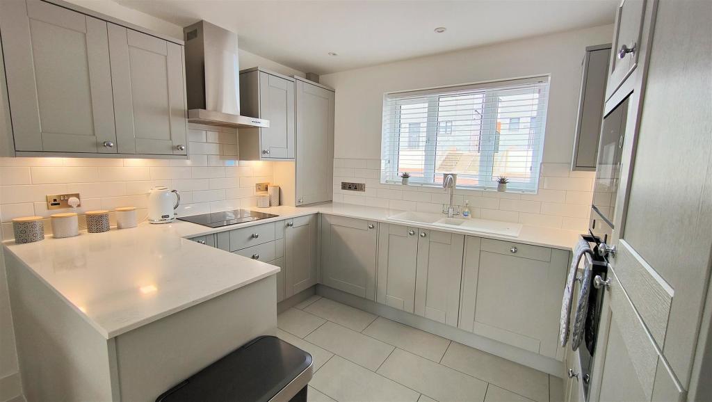 kitchen area.jpg