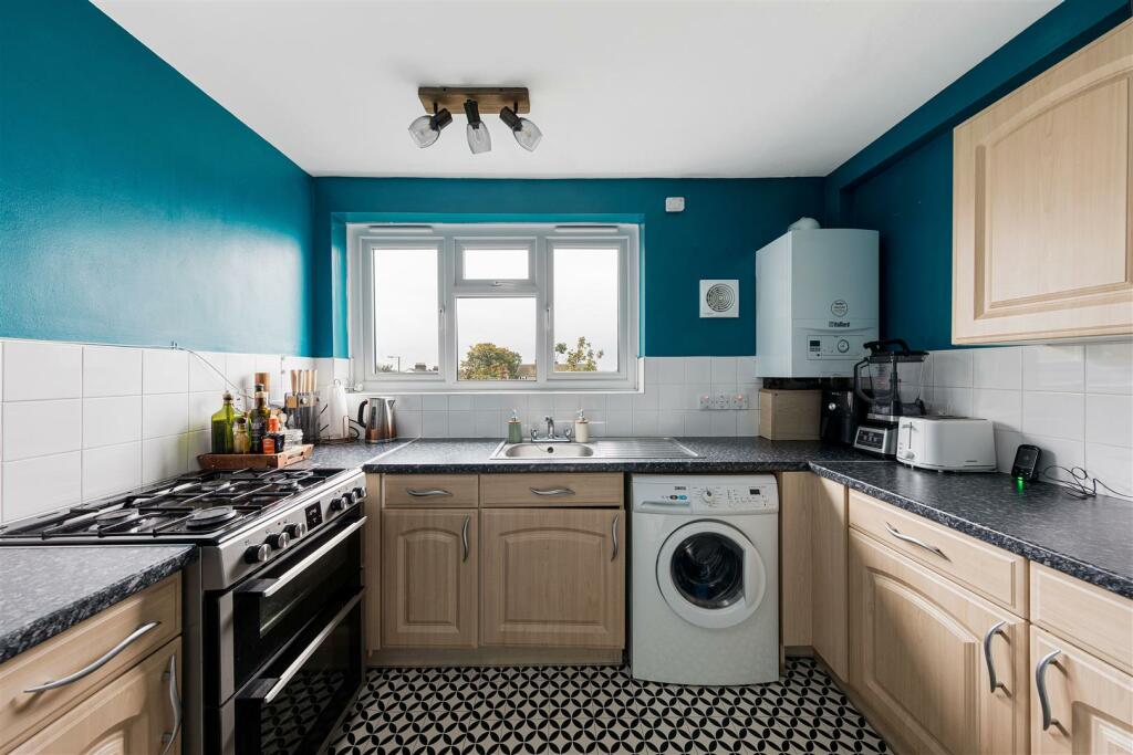 Forest View Road E12