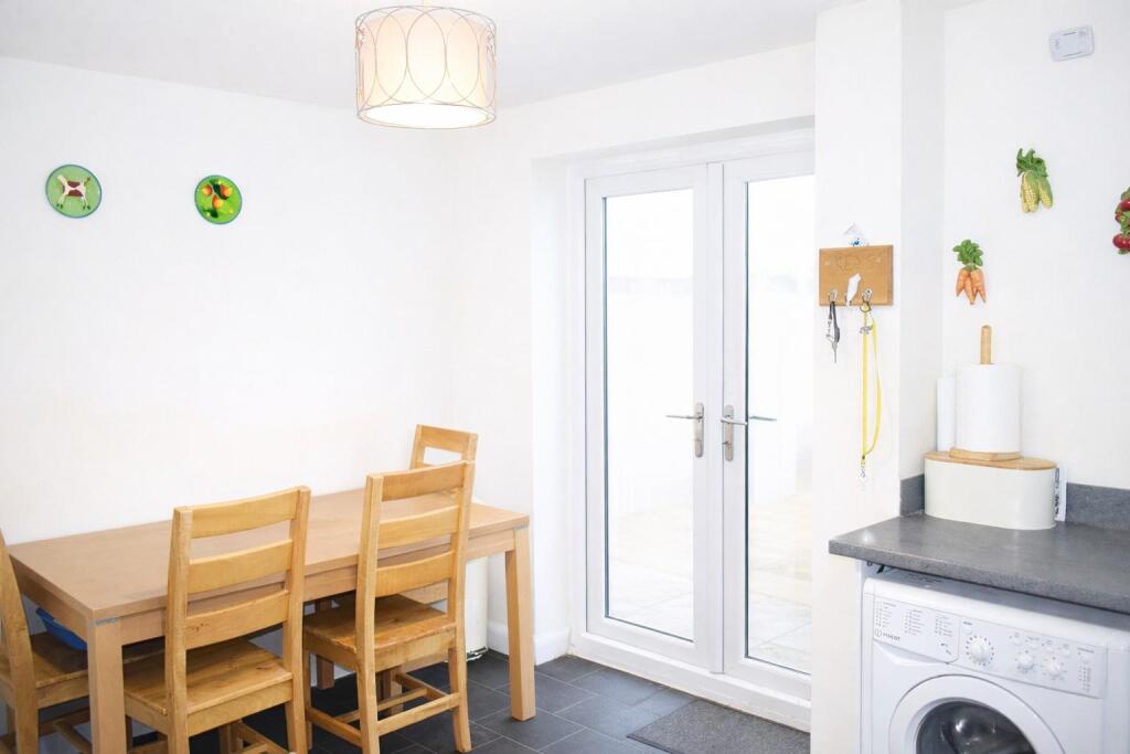 Kitchen 1.JPG