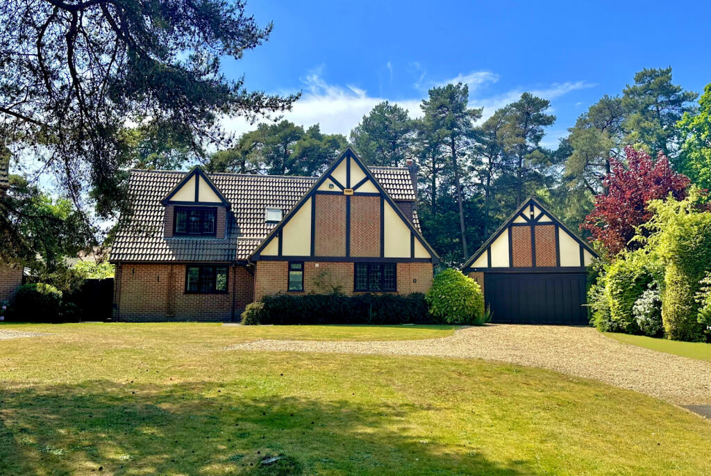 4 Bedroom Detached Property