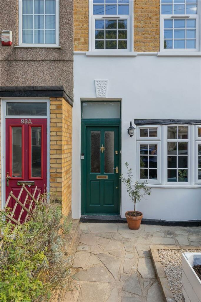 Chestnut Avenue, E7