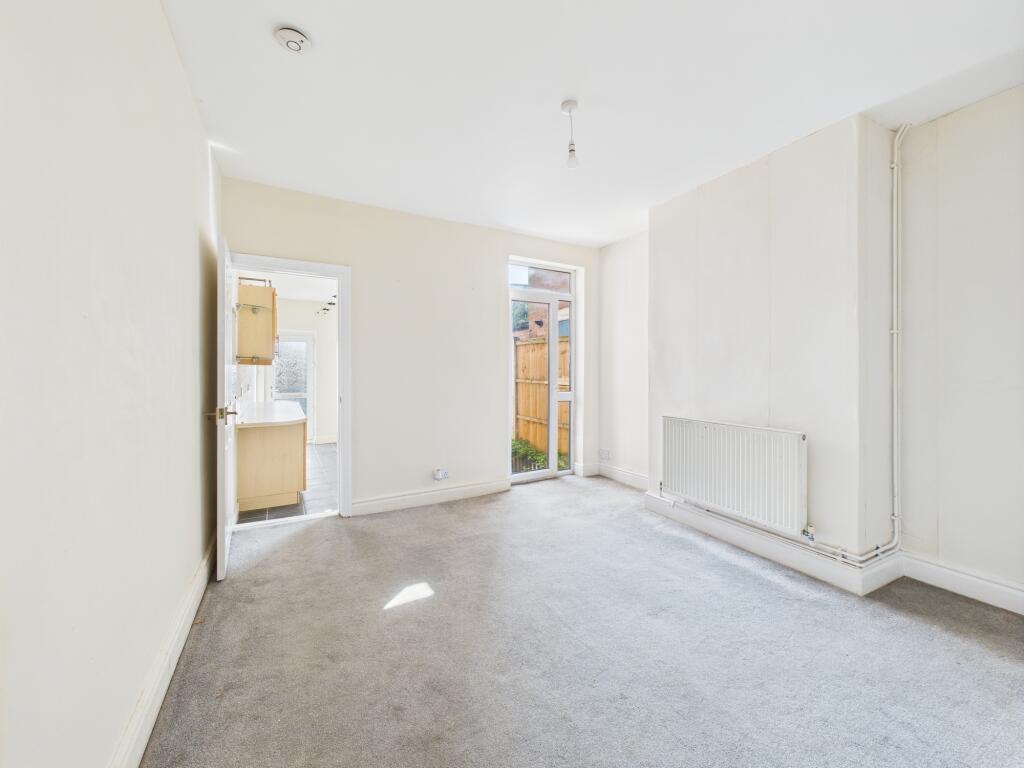 CAM04825G0-PR0162-STILL002