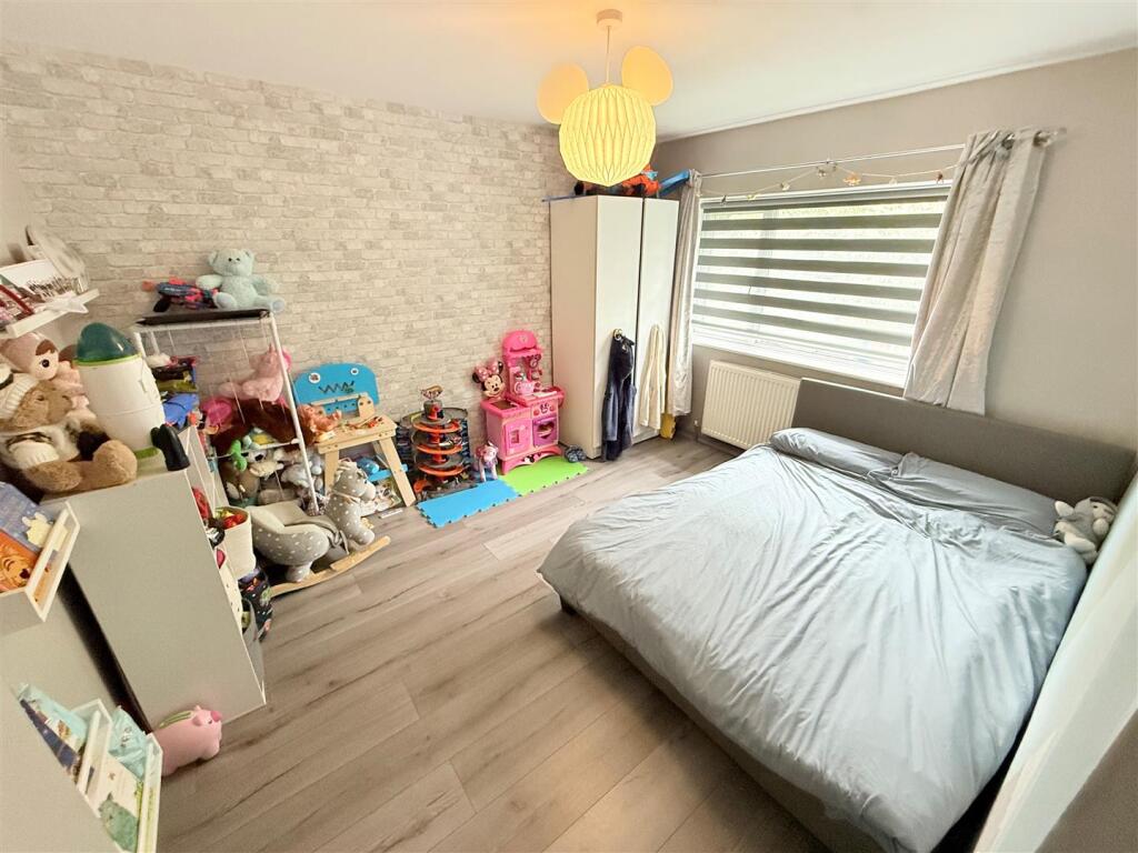 BEDROOM 2