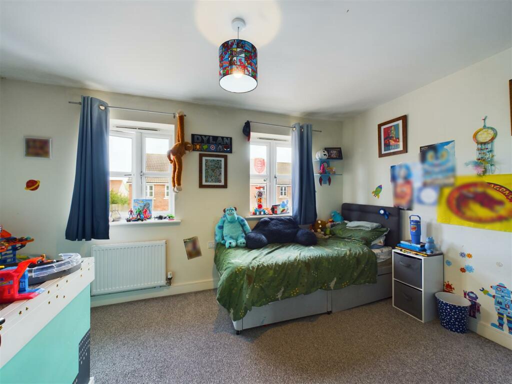 BEDROOM 2