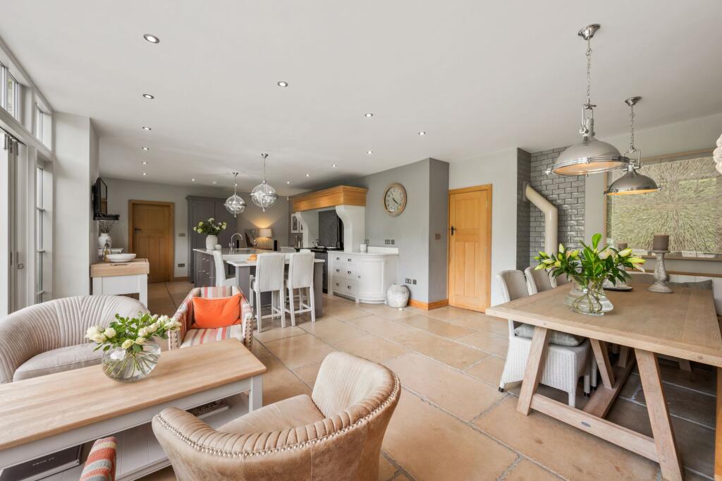 Kitchen/Breakfast Room