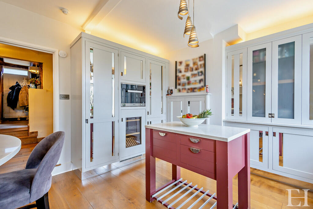 8643202-interiorW...