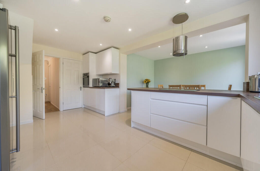 1330391-11-6899e9...