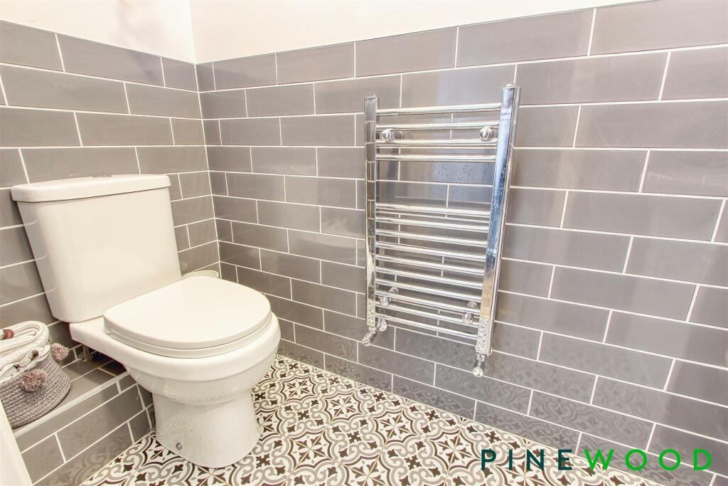 GROUND FLOOR W.C/CLOAKROOM