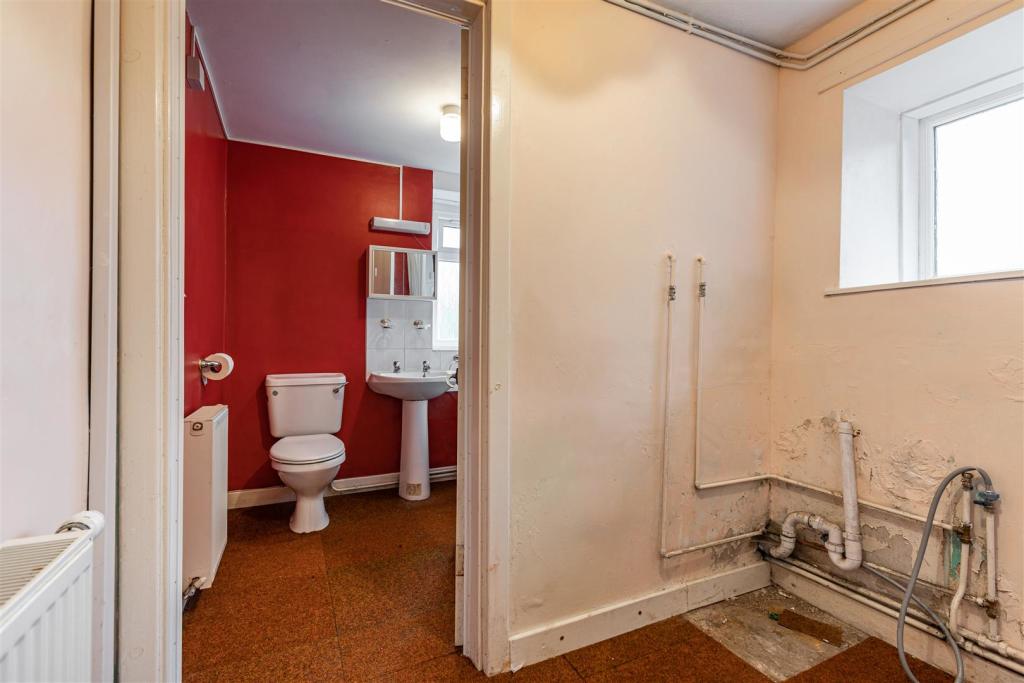 20 Forest Road Selkirk 22.JPG