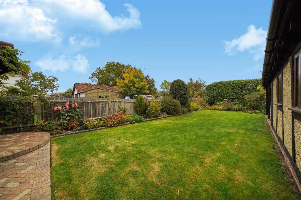 35 Medway Gardens - gws8MFWY1Kj9NhEi7QPa.jpg