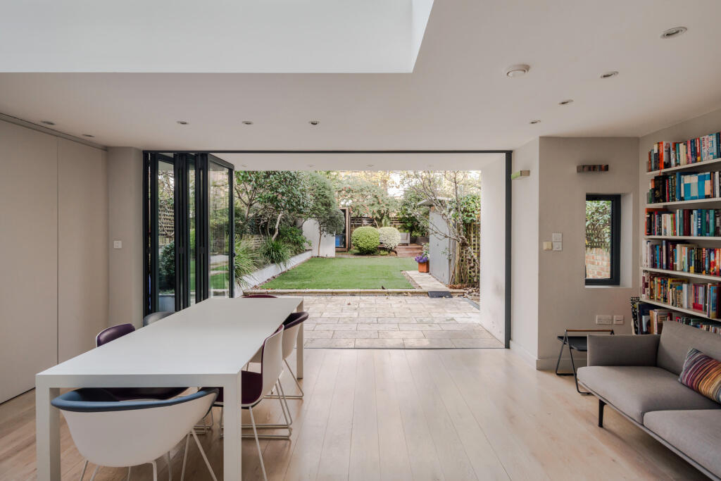 322526 - 98 Buckingham Road-25.jpeg