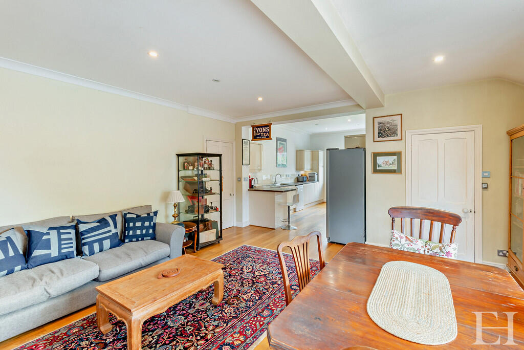 8608849-interiorW...