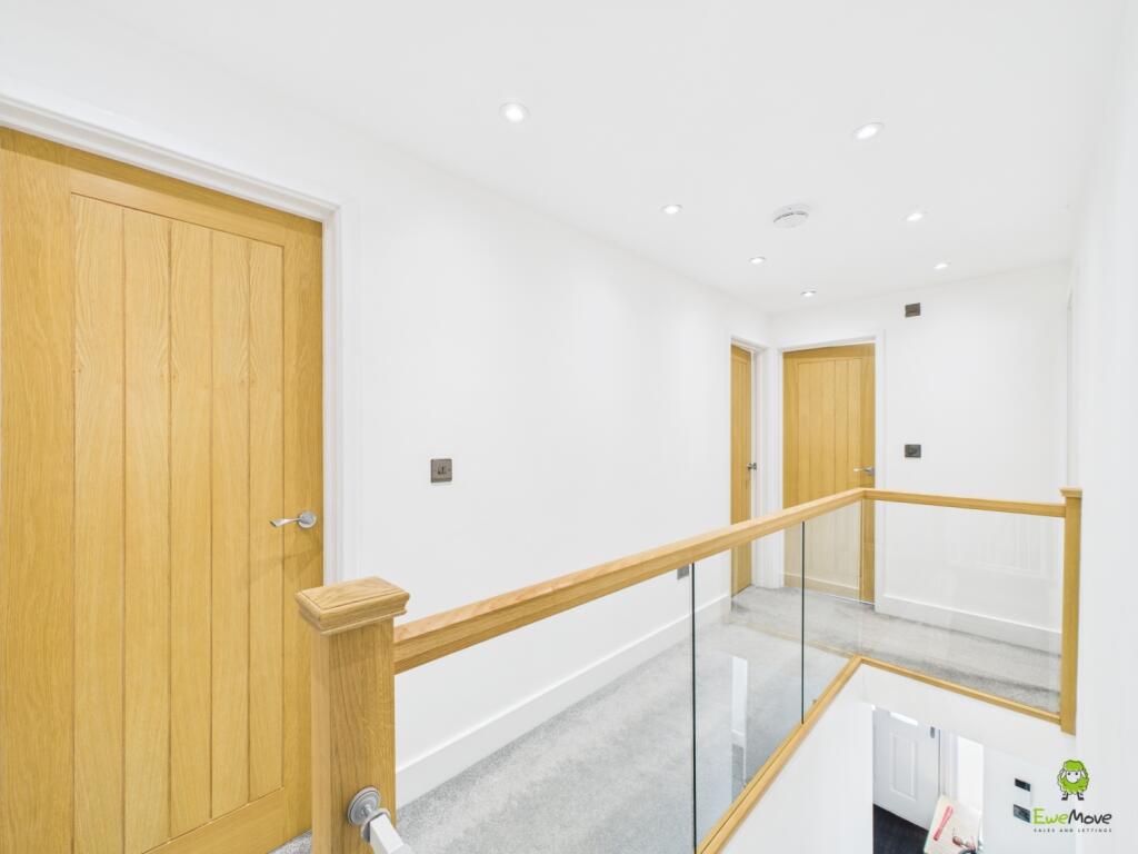  Presented by Nicoleta at EweMove Bexleyheath and 