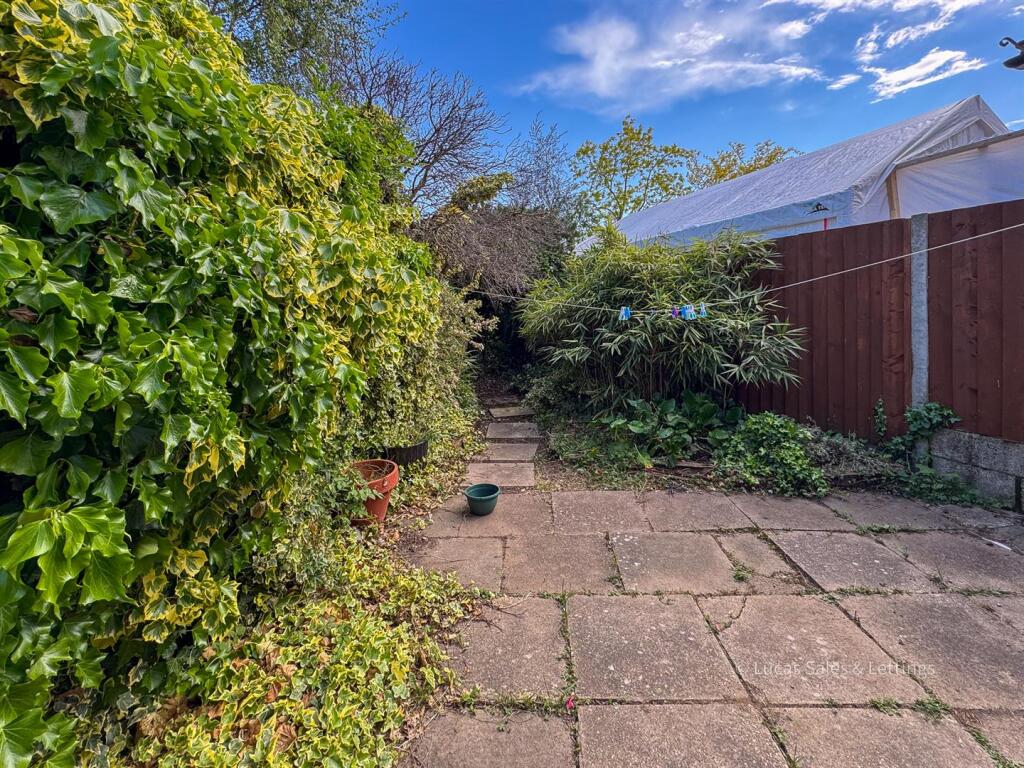 15 Hillside Ave Kettering-1.jpg