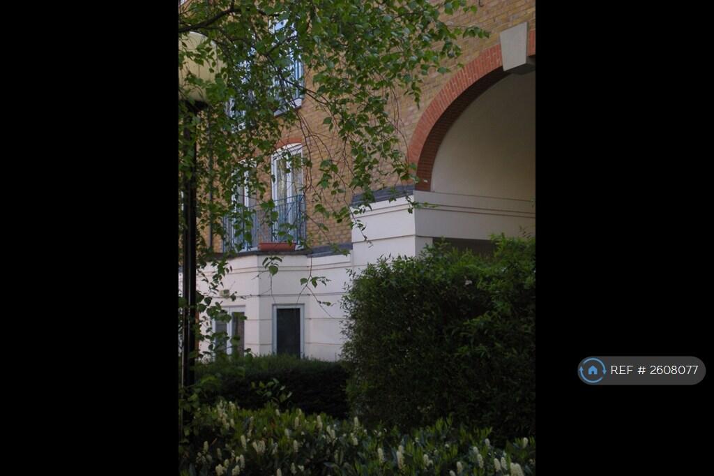 Secure Entrance With Full-Time Site Manager