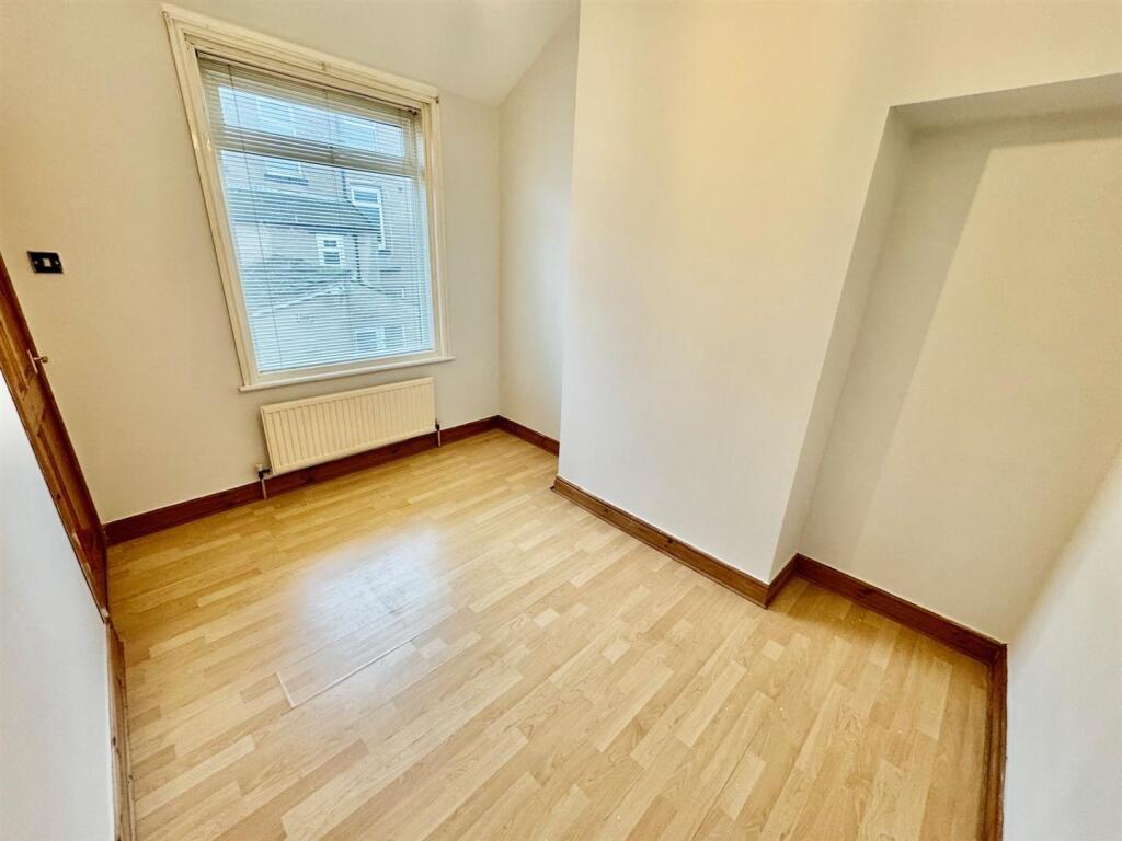 Bedroom 2b.jpg