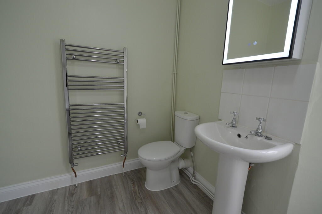 First floor bathr...