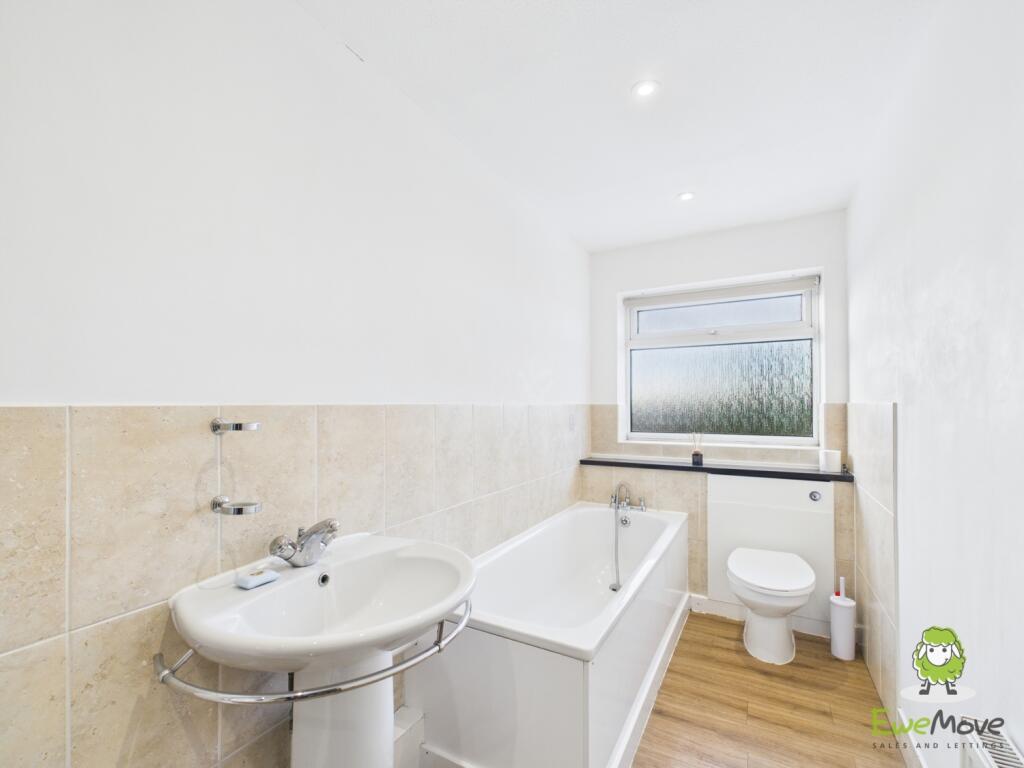 EweMove Estate Agents Basingstoke - Sylvia Close -
