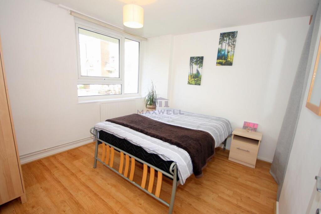 Double room for rent, let in 4 bedroom share house