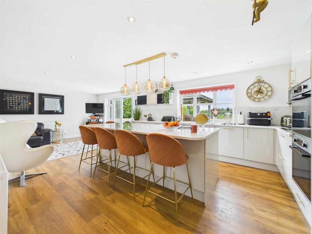 Kitchen/Diner/Family