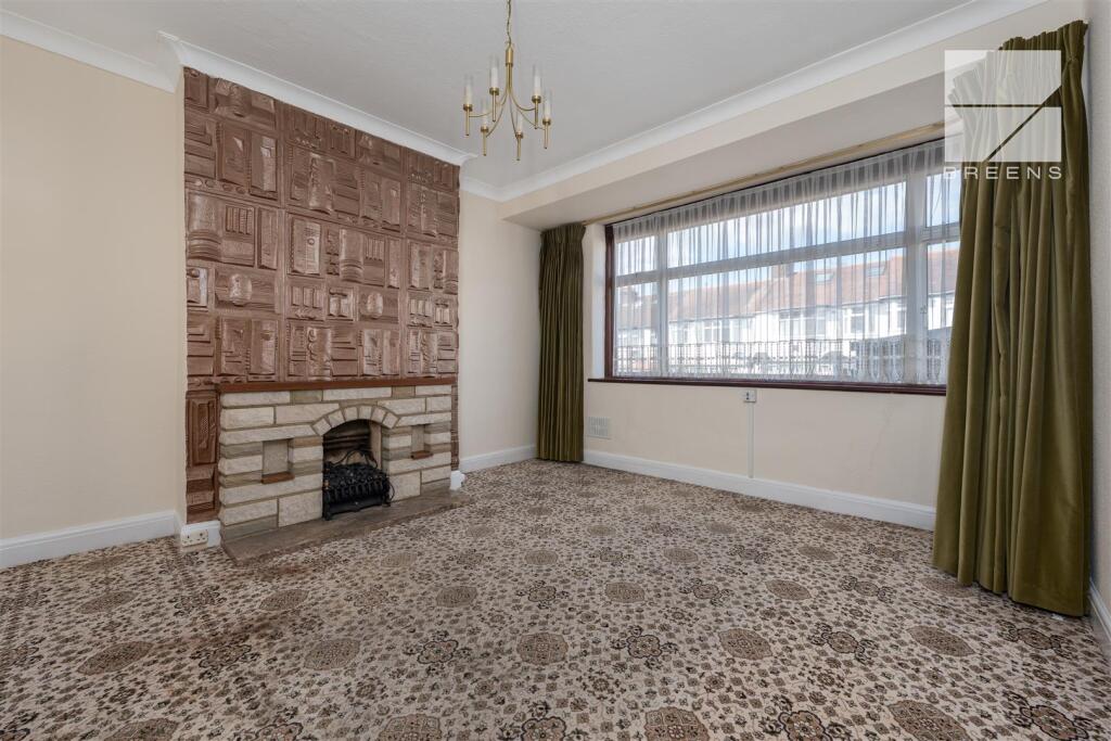 39 Beech Hall Crescent_0002.jpg