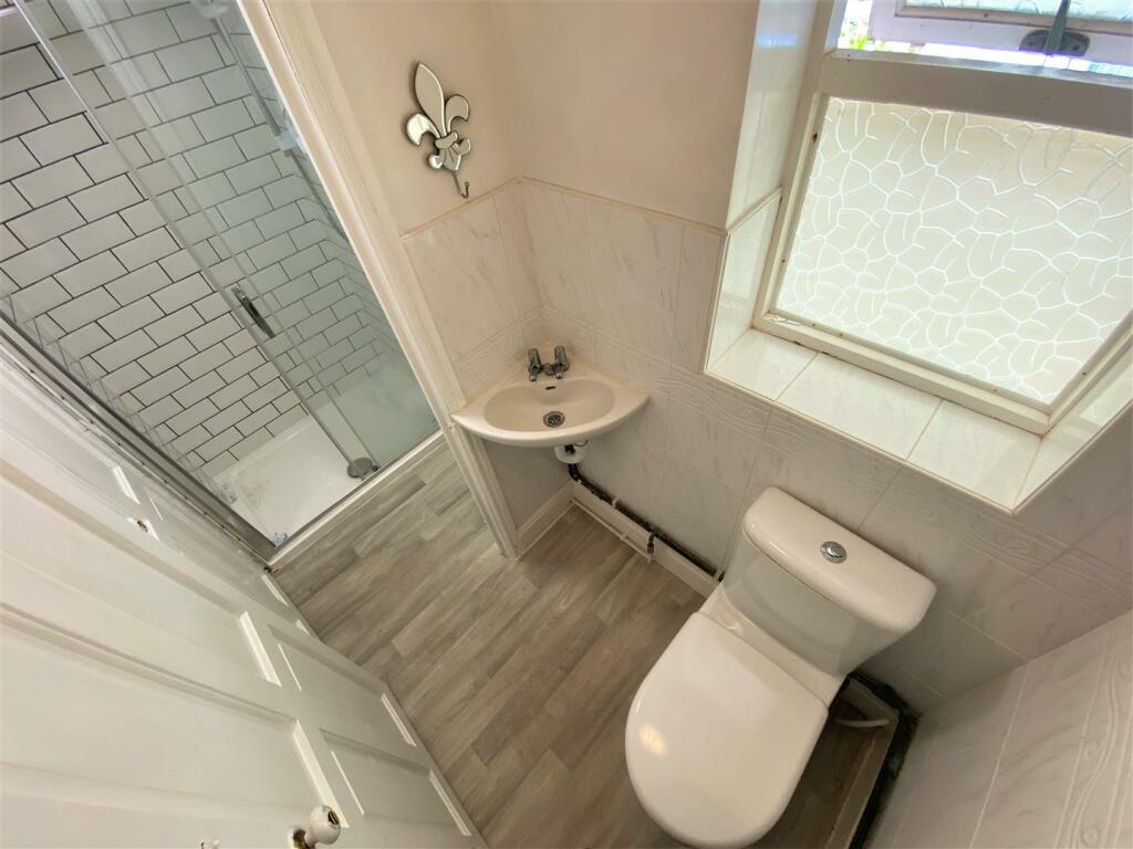 GROUND FLOOR Shower Room 124