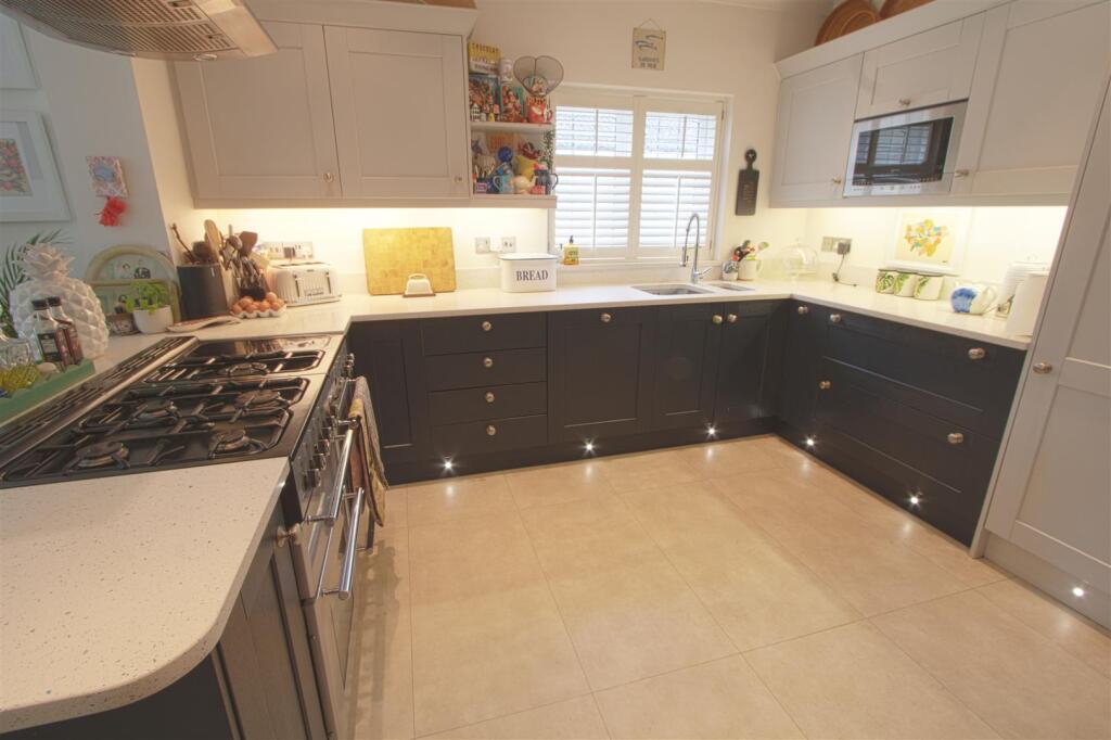 KITCHEN2.jpg