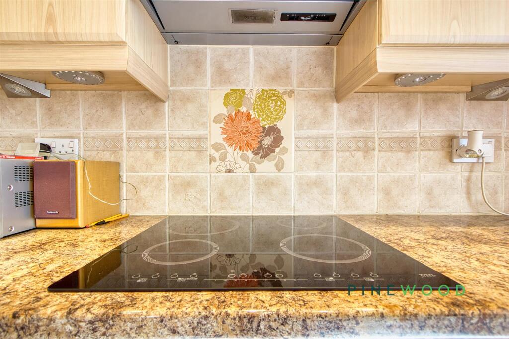 KITCHEN / BREAKFAST ROOM