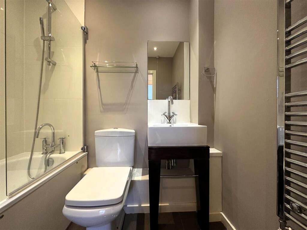 Bathroom I.jpg