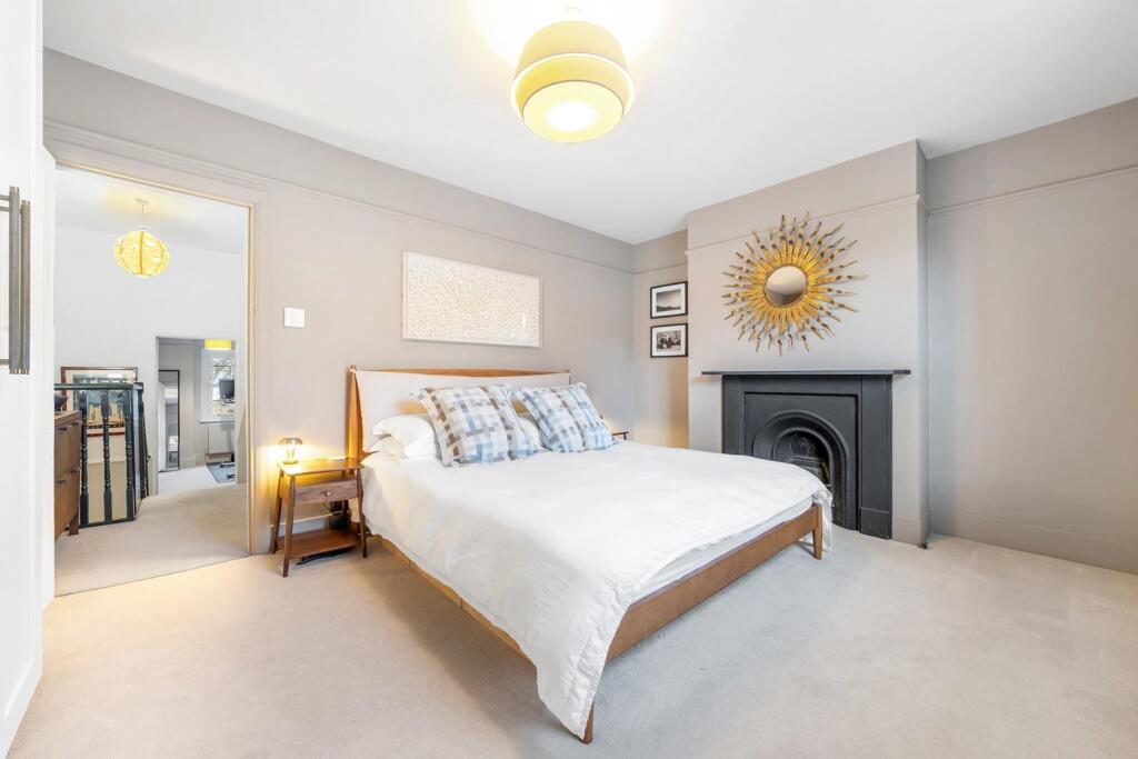 Bedroom 1 (2).JPG