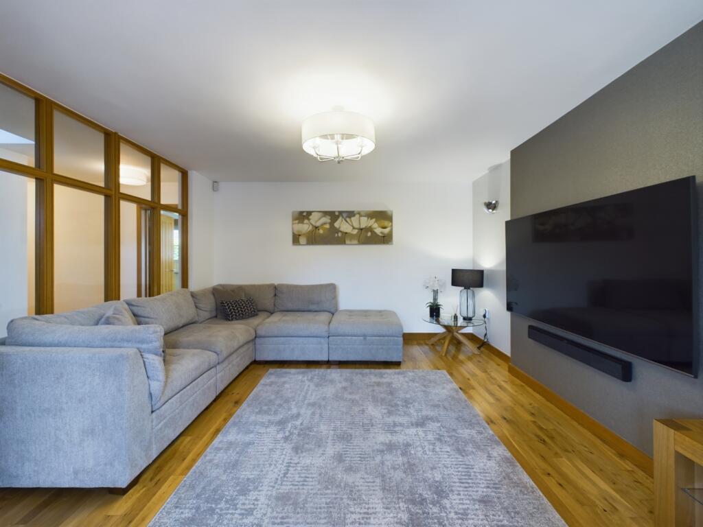 CAM01966G0-PR0215-STILL009