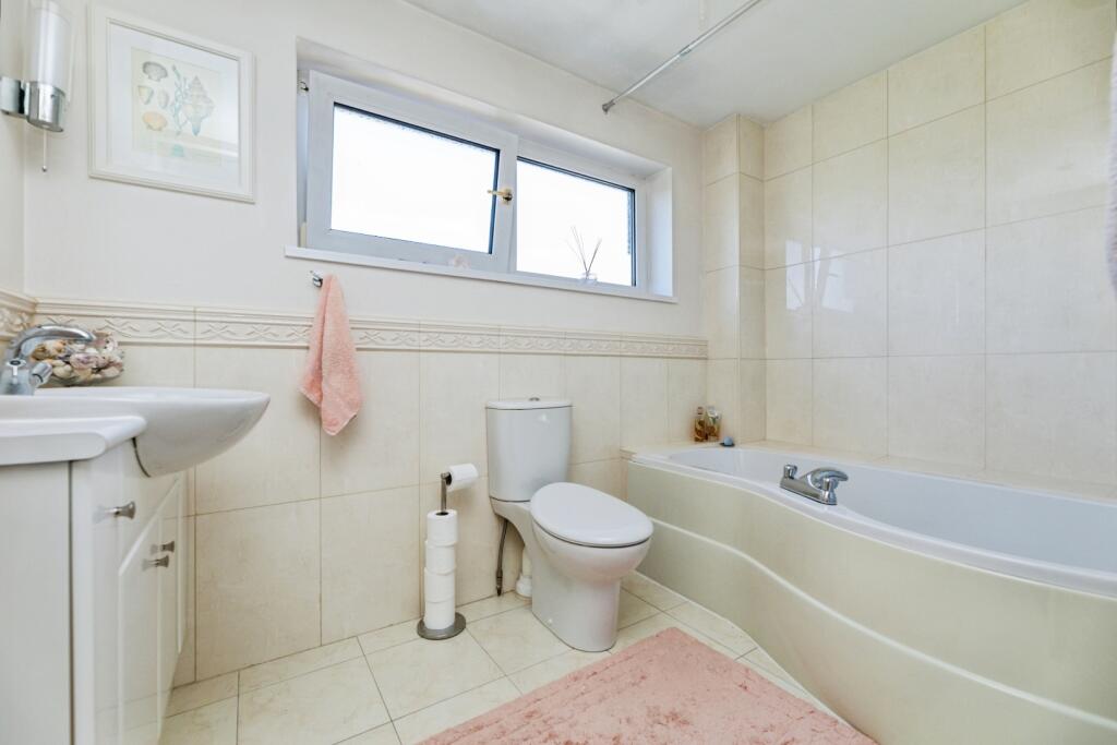 pbox-bathroom-324124.jpg