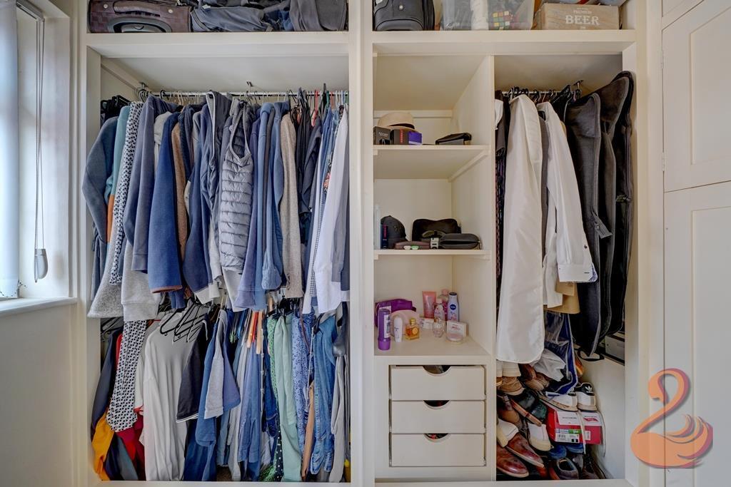 Walk-in Wardrobe.jpg