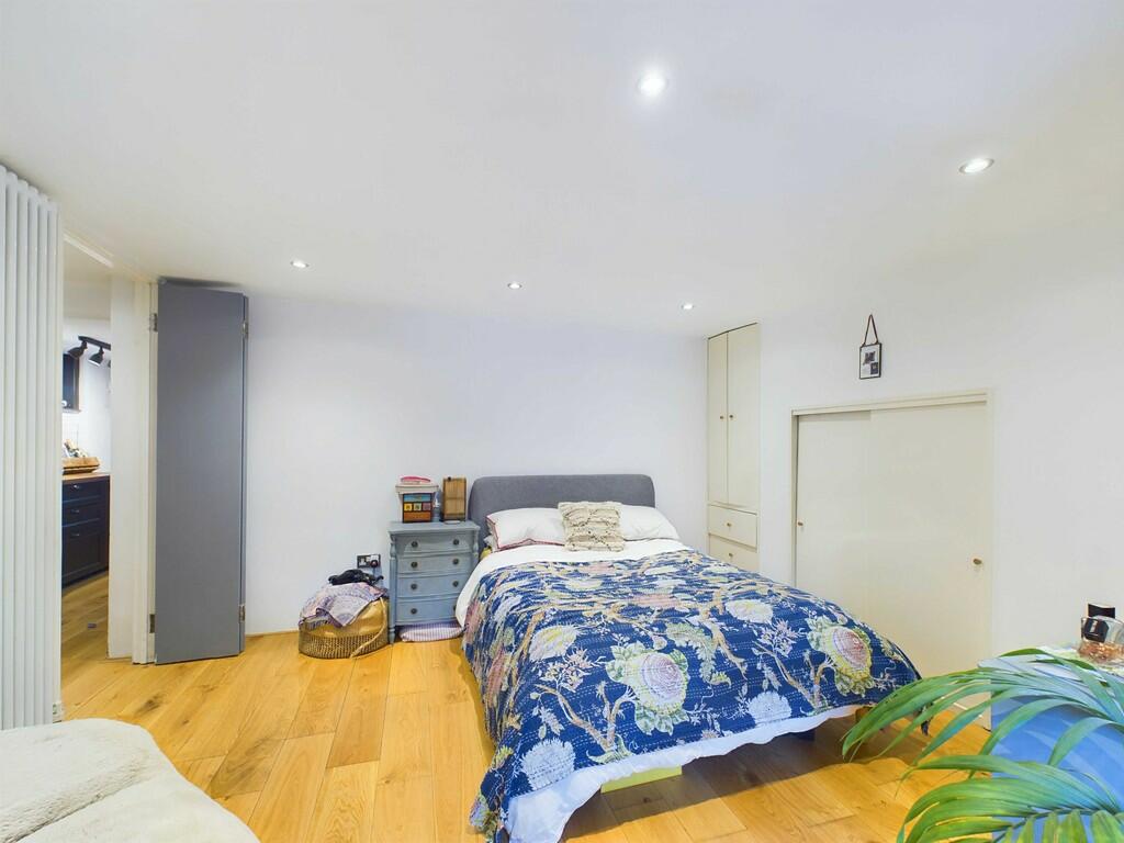 CAM03741G0-PR0040...